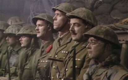 Fotograma de la serie "Black Adder Goes Forth", con el actor Rowan Atkinson en el papel de un capitán de la IGM