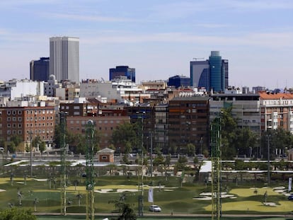 Campo de golf en los terrenos del Canal de Isabel II.