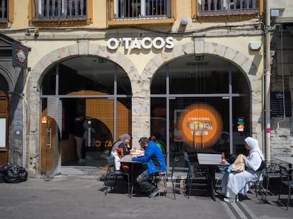 An O'Tacos chain restaurant in the Place des Terreaux, Lyon.