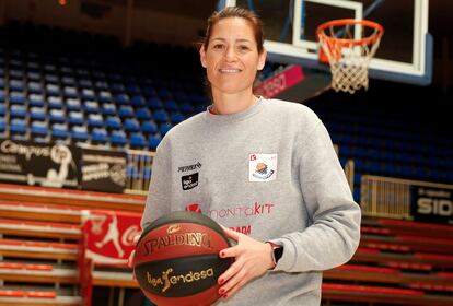 Anna Montañana es la primera mujer en dirigir un equipo masculino profesional en Colombia.