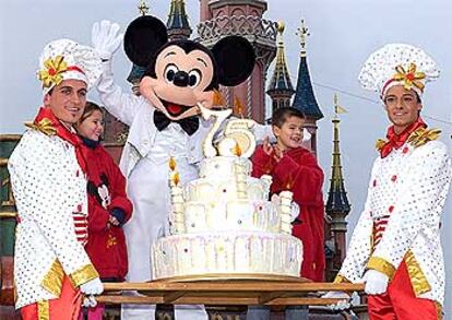 Celebración del 75º cumpleaños de Mickey ayer en Disneyland París.