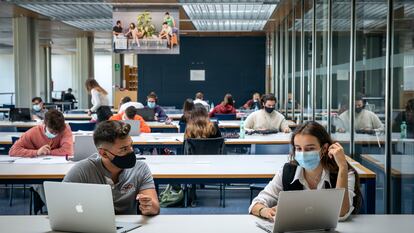 Estudiantes en la biblioteca de la Universidad Politécnica de Valencia.