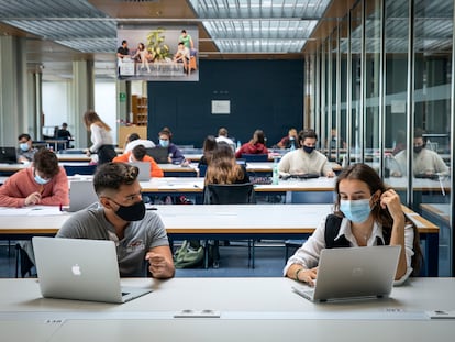 Estudiantes en la biblioteca de la Universidad Politécnica de Valencia.