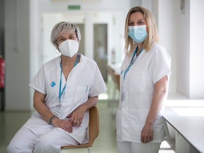 Alicia Teruel y Monica León, enfermeras del CAP Manso que doblan jornada para vacunar.