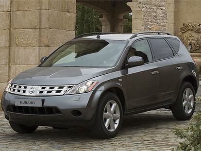 El Nissan Murano presenta una imagen moderna y distintiva. Su estilo, casi de coche familiar, se ve reforzado por la altura que aportan sus grandes ruedas de 18 pulgadas.
