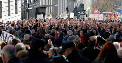 Manifestación de pensionistas a las puertas del Congreso el 22 de febrero