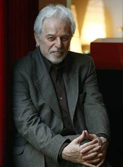 Alejandro Jodorowsky vive inmerso en el teatro.