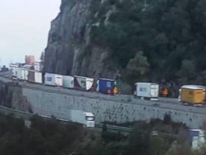 Colas de camiones cerca de La Jonquera.