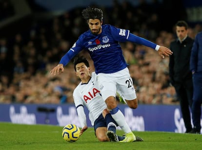 La entrada de Son a André Gomes.