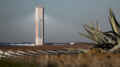 Planta solar de Abengoa en Sanl&uacute;car la Mayor (Sevilla).