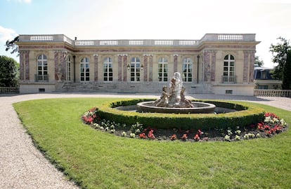 Fachada principal del palacio francés Palais Rose.