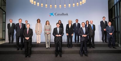 Los consejeros de CaixaBank antes de su primera reunión tras la absorción de Bankia.