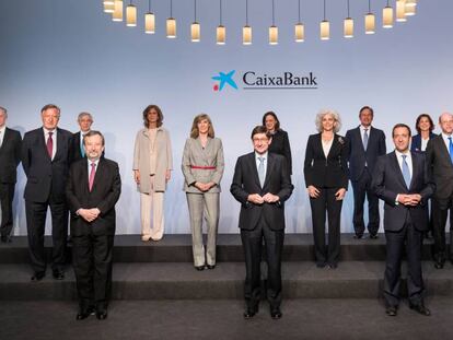Los consejeros de CaixaBank antes de su primera reunión tras la absorción de Bankia.