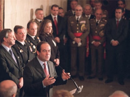 El nuevo ministro de Defensa, José Bono, durante su intervención en el acto de toma de posesión.