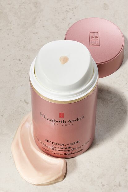 “No romanticemos la retinización de la piel, que es una agresión”, dicen desde Elizabeth Arden. Su último lanzamiento, la crema renovadora Retinol + HPR, está formulado para, sin irritar, multiplicar eficacia. Ya se ha convertido en un éxito más de la casa (110 euros).