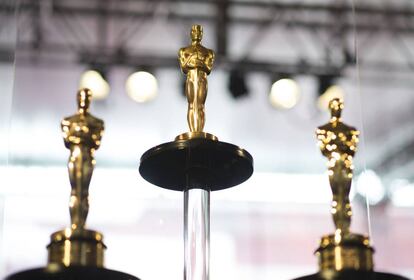 Oscars statuettes stand on display during a preview for the Governors Ball during the 90th annual Academy Awards week in Hollywood, California, March 1st, 2018. / AFP PHOTO / Valerie MACON