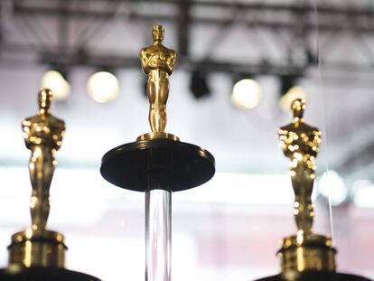 Oscars statuettes stand on display during a preview for the Governors Ball during the 90th annual Academy Awards week in Hollywood, California, March 1st, 2018. / AFP PHOTO / Valerie MACON