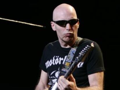 Joe Satriani, en una actuación.