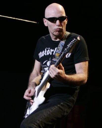Joe Satriani, en una actuación.