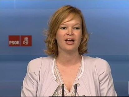 Leire Pajín afirma que el PP vota en contra con una mano y recoge con la otra