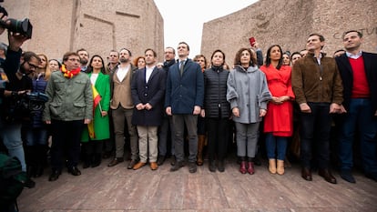 Escenario del acto de Colón, en febrero de 2019, con Santiago Abascal, tercero por la izquierda; Pablo Casado, quinto; y Albert Rivera, segundo por la derecha, en primera fila.