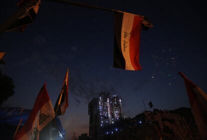 La fotografía, tomada el 3 de noviembre, muestra un edificio abandonado conocido como el "restaurante turco", con vista a la plaza Tahrir y al puente al-Jumhuriya en la capital Bagdad, donde los manifestantes se han reunido en medio de las continuas protestas antigubernamentales.