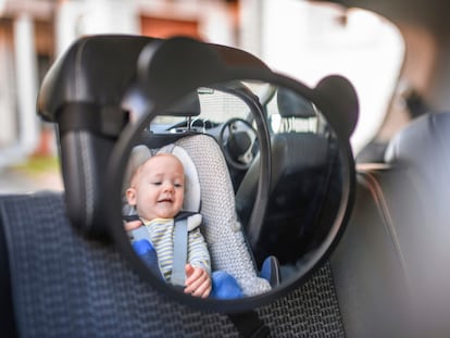 Permite visualizar a los más pequeños sin tener que girar la cabeza durante la conducción. GETTY IMAGES.