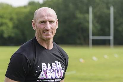 Gareth Thomas - Aunque quizá no te suene del todo, esta leyenda del rugby galés es una de las figuras más importantes de la sociedad británica reciente. Thomas fue el primer rugbier en revelar su homosexualidad y, el pasado septiembre, también su condición de seropositivo. “Quiero compartir mi secreto con vosotros. ¿Por qué? Porque es mi decisión hacerlo, y no los mails que hacen mi vida un infierno, tratando de contarlo antes de que yo lo hiciera, y porque yo creo y confío en vosotros”, sostuvo. Su confesión en Twitter fue celebrada hasta por el mismísimo príncipe Harry en Instagram, que le felicitó por “ayudar a salvar vidas y destrozar el estigma”.