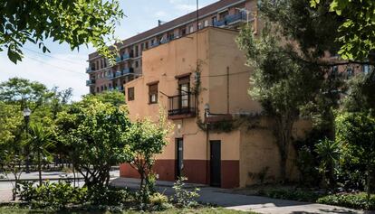 La caseta taronja de la rambla del Poblenou.