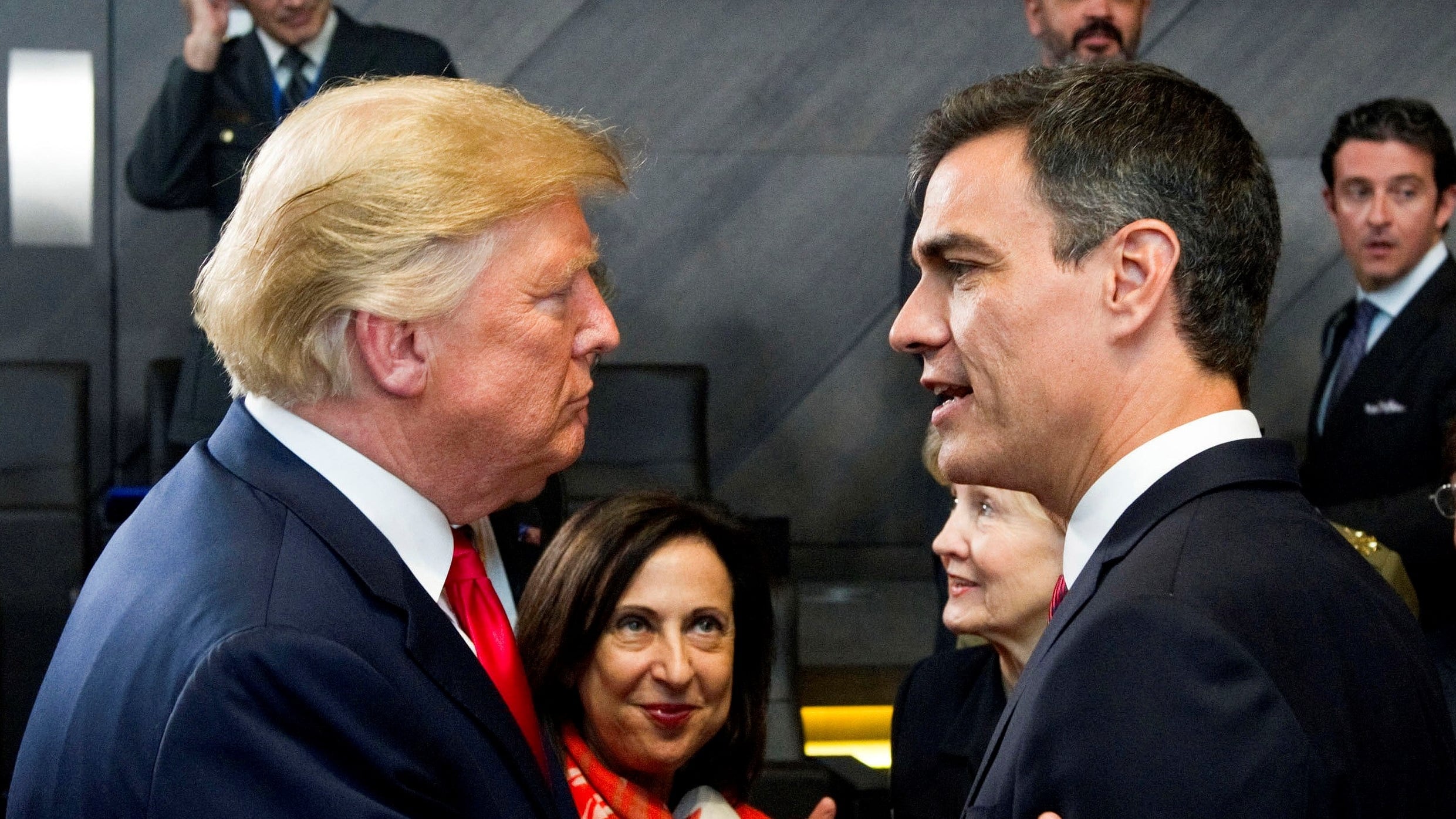 España deja el furgón de cola de los países con menos gasto militar de la OTAN pese a los reproches de Trump