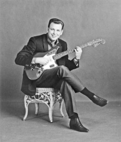 Billy Strange, compositor, guitarrista y productor.