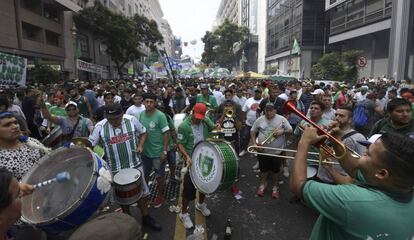 Multitudinaria manifestación de trabajadores en el centro de Buenos Aires.