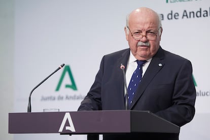 El consejero de Sanidad, Jesús Aguirre, durante una conferencia de prensa, el pasado viernes.