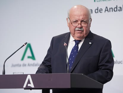 El consejero de Sanidad, Jesús Aguirre, durante una conferencia de prensa, el pasado viernes.