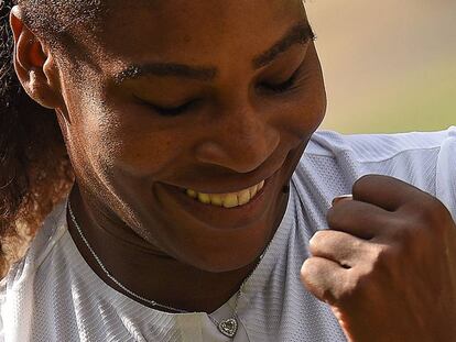 Serena Williams celebra el pase a la finald de Wimbledon tras batir a Goerges.
