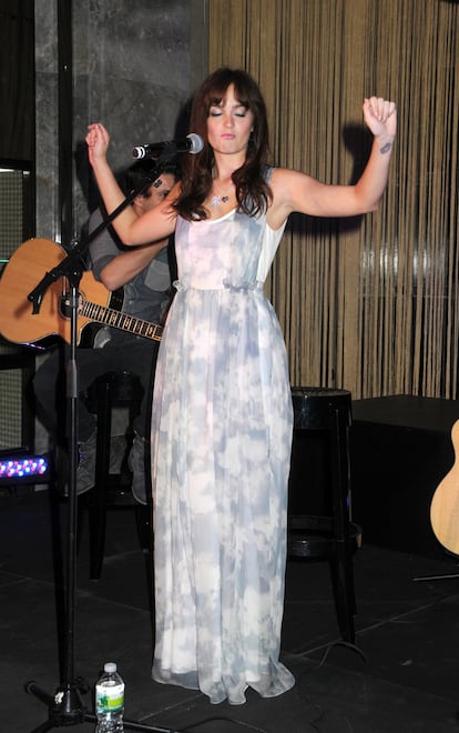 Leighton Meester con vestido de Carven durante una actuación en septiembre en Nueva York.