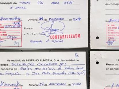 Los dos recibos de arriba se&ntilde;alan comisiones ilegales supuestamente cobradas por el arquitecto municipal Javier Mac&iacute;as. En los de abajo figuran pagos al exconcejal de Urbanismo y a un empleado de la constructora. 