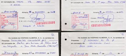 Los dos recibos de arriba señalan comisiones ilegales supuestamente cobradas por el arquitecto municipal Javier Macías. En los de abajo figuran pagos al exconcejal de Urbanismo y a un empleado de la constructora.