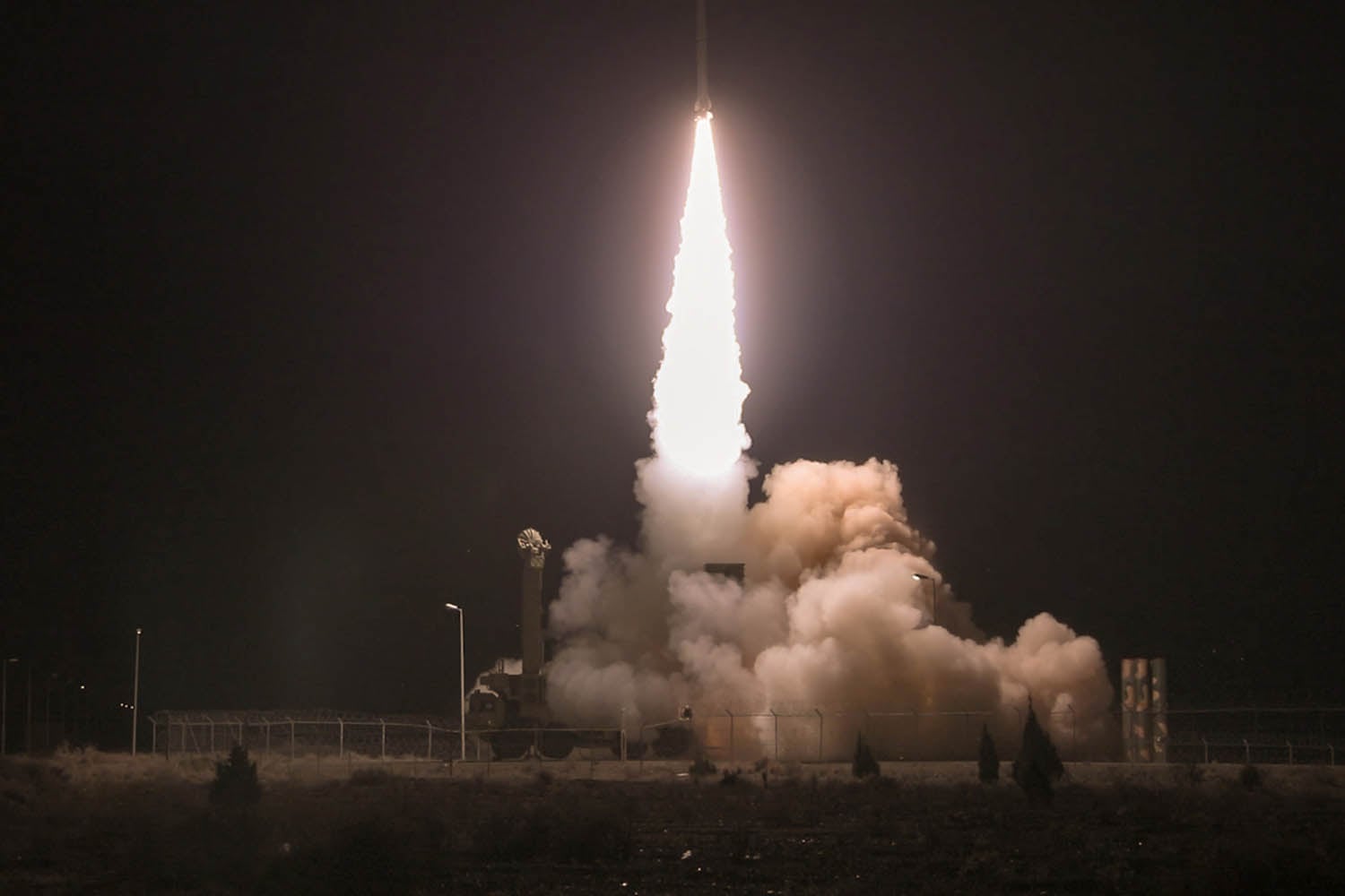 Irán amenaza con impedir el comercio marítimo en la región si EE UU sigue bloqueando Ormuz