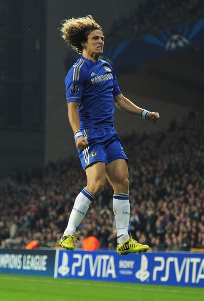 David Luiz celebra su gol.