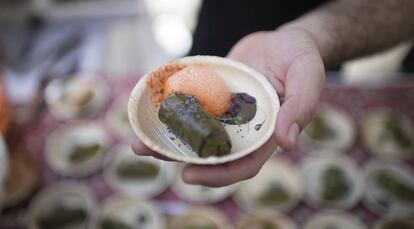 Yapraki con 3 tipos de arroz y ternera sefardí ofrecida en el 'street food' en la cuarta edición del Córdoba Califato Gourmet.