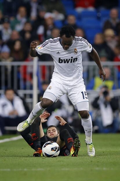 Baptistao cae ante Essien.