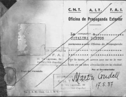 Carnet de la Oficina de Propaganda Exterior de Kati Horna (Catalina Partos) de 1937 que la acredita como fotógrafa de la CNT-FAI.