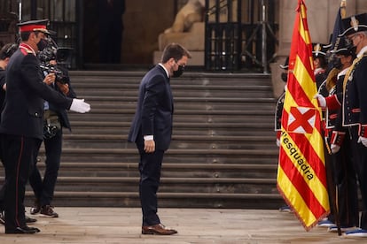 Pere Aragonès (centro), durante su toma de posesión este lunes en Barcelona.