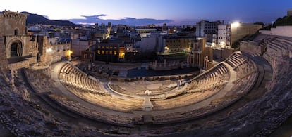 El Teatro Romano, con capacidad para unos 7.000 espectadores, está ubicado en el Cerro de la Concepción, la colina más alta de Cartagena.