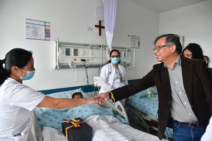 Colombian President Gustavo Petro greets a nurse during a visit to see the four indigenous children.