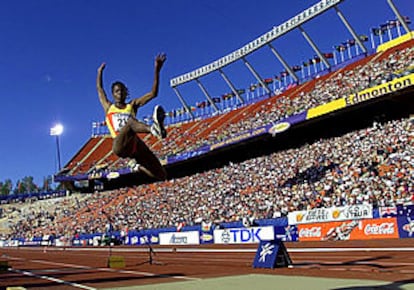 <font size="2"><b>Niurka se conforma con el tercer puesto en longitud</b></font>