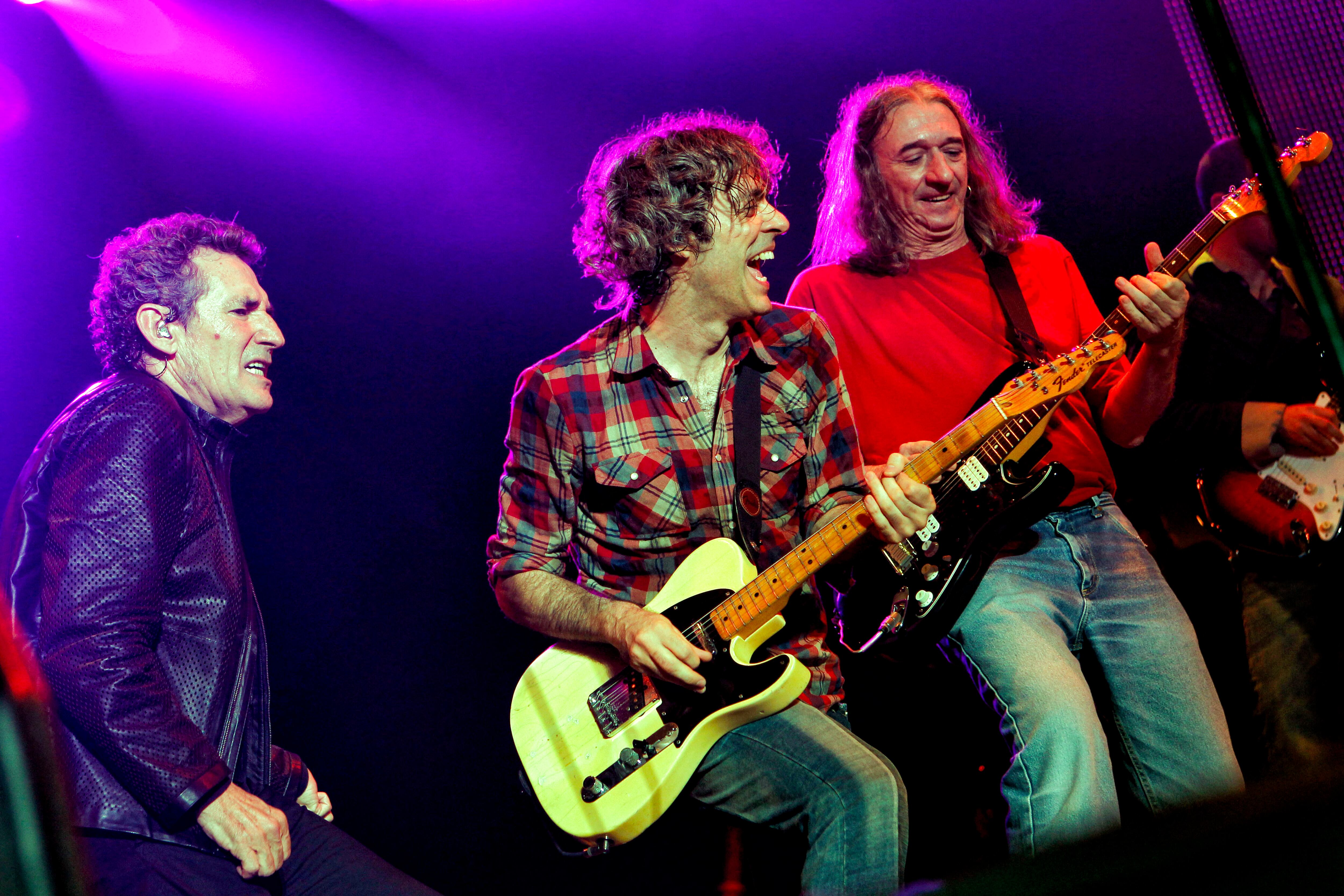 Miguel Ríos, José Nortés y Rosendo actuando en Granada en septiembre de 2010.