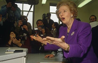Margaret Thatcher demostró “mucho cinismo y mucha creatividad lingüística” durante sus años de mandato. En la imagen, la política británica durante un encuentro con la prensa en Londres en 1992.