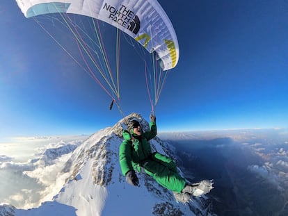 David Goettler sobrevolando el Nanga Parbat.